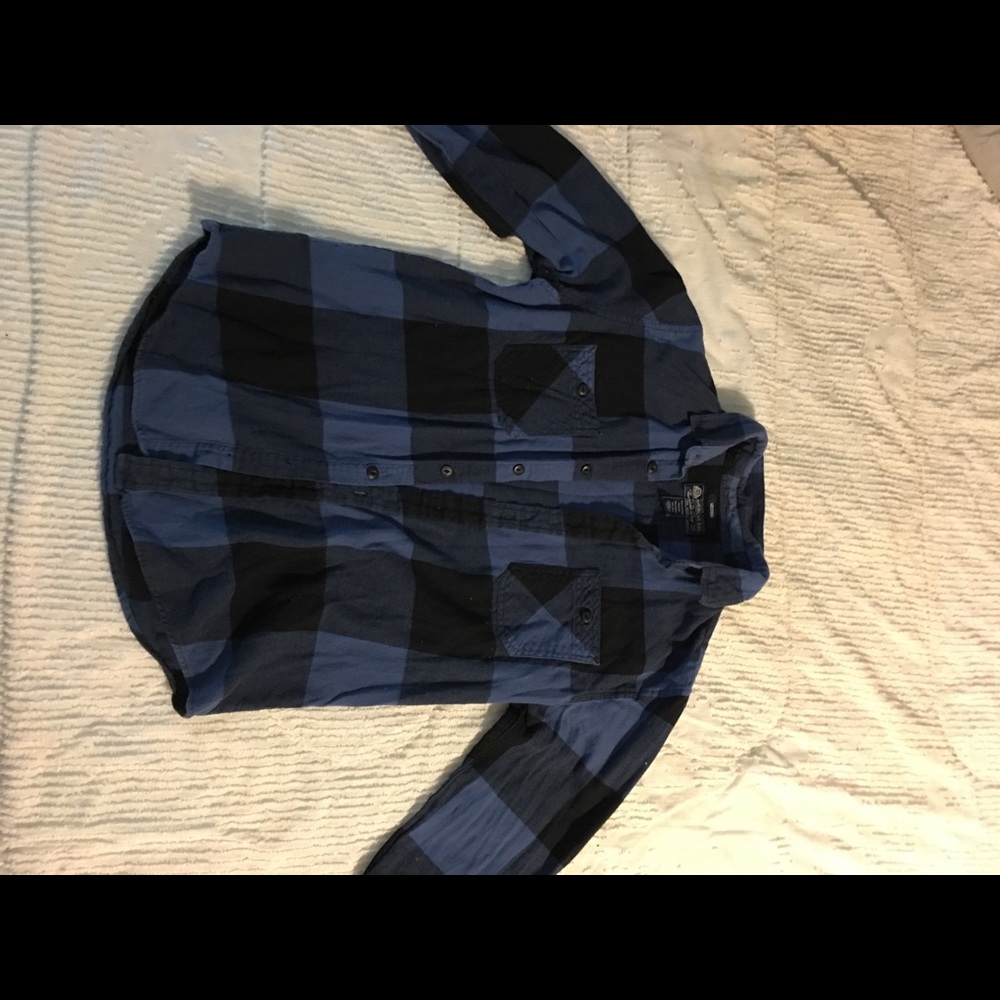 Men’s Flannel long sleeve. No rips or stains.